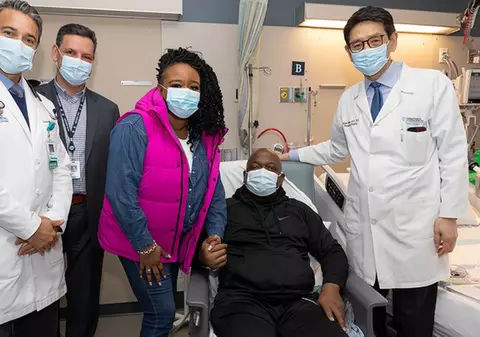 Primul pacient căruia i-a fost transplantat un rinichi de porc a fost externat. Organul funcționează bine