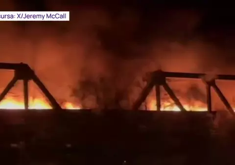 Un tren a luat foc în mers în Canada. Imagini cu vagoanele care ard ca o torță VIDEO