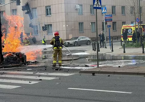 „Singura mașină de acest gen din Polonia a ars!” O limuzină electrică americană Lucid Air a luat foc în Varșovia | VIDEO