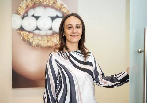Reînnoirea zâmbetului: Rolul implanturilor dentare și stomatologia în sectorul 5
