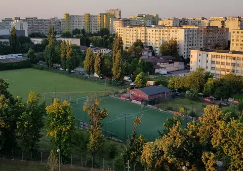 Interviu | Apel pentru salvarea bazelor sportive construite în România comunistă. „Se umplu orașele de stadioane mari, într-o țară care nu face sport. E ilogic!”