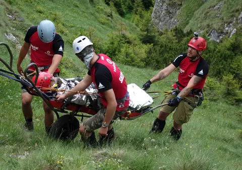 Intervenții pe munte, în prima zi de Paște. Patru persoane au ajuns la spital, după ce au fost salvate