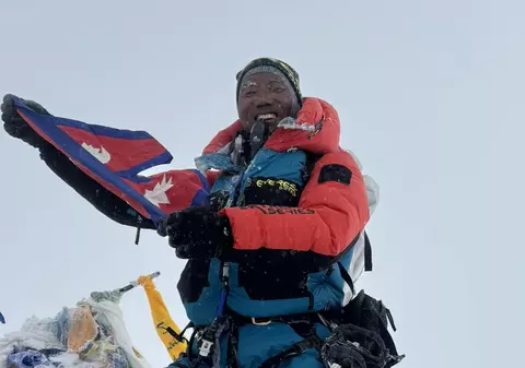 Șerpașul nepalez Kami Rita a escaladat Muntele Everest pentru a 29-a oară, stabilind un nou record de ascensiuni pe „Acoperișul Lumii”