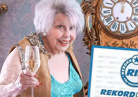 O femeie de 101 ani a devenit cel mai în vârstă model pentru costume de baie din lume: „Vârsta nu poate diminua frumusețea și carisma”