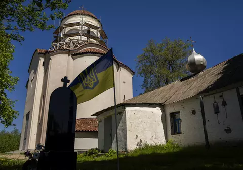 „Lupte au avut loc chiar aici”. O biserică de lângă Kiev a devenit simbol al rezistenței în fața trupelor ruse