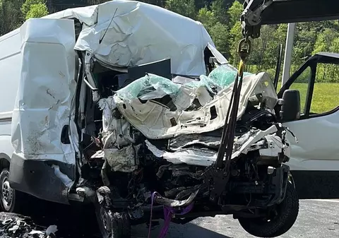 Imagini teribile de la accidentul în care pasagerii din două dube au murit, în Austria. Unul era român și avea doar 19 ani