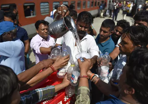 Temperaturi record de peste 50 grade Celsius în India. Țara va fi lovită și de un muson