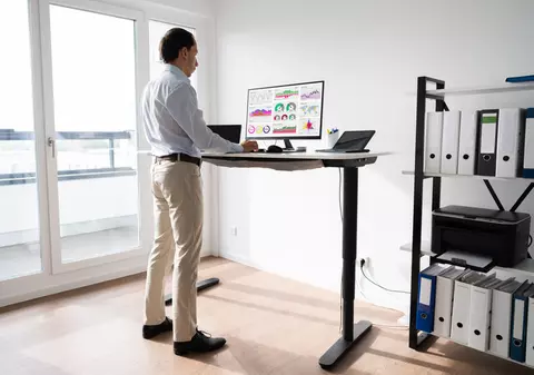 Cât timp este bine să stai în picioare pe zi – beneficii și efecte negative