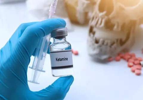 Ce este ketamina şi ce riscuri prezintă