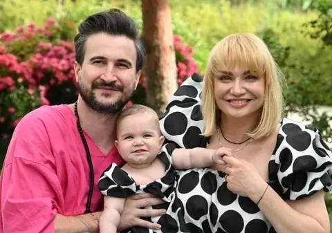 Reacția Cristinei Cioran după ce Alex Dobrescu a anunțat că vedeta ar fi însărcinată cu al doilea lor copil. Cei doi sunt despărțiți de câteva luni