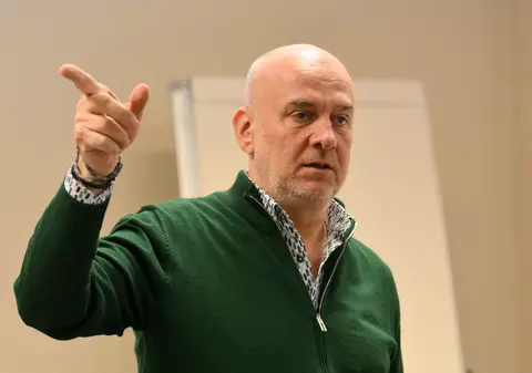 Sindicaliștii pregătesc atacarea ordonanței-trenuleț la Curtea Constituțională. Contractele colective au fost anulate retroactiv, iar concediile neluate nu sunt plătite