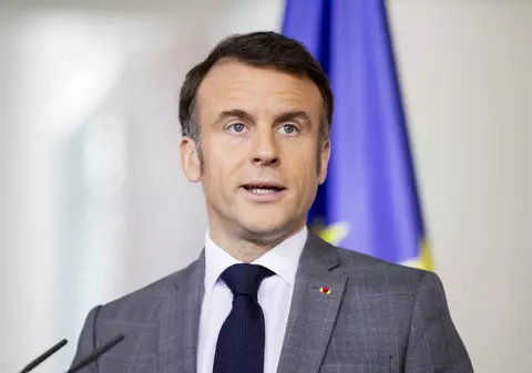 Cum a intervenit Emmanuel Macron în favoarea Airbus, pentru ca gigantul aeronautic să folosească titan rusesc