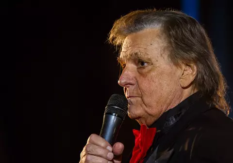 Noi informații despre starea lui Florin Piersic. Actorul, vizitat de premierul Ciolacu şi de ministrul Rafila la Spitalul Foișor