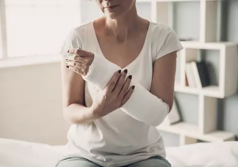 Cum este corect: gips sau ghips