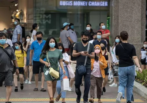 Ministrul sănătății din Singapore recomandă purtarea măștilor, după ce numărul cazurilor de COVID-19 s-a dublat de la o săptămână la alta
