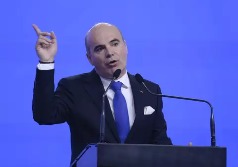 Rareş Bogdan, după ce Elena Lasconi a cerut curăţenie și igienizare în PNL: „Uşor obraznică”