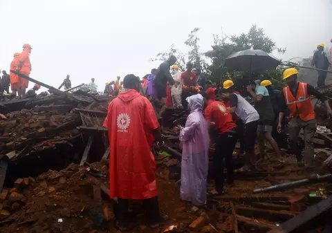 Cel puțin zece persoane au murit în India în urma prăbușirii unei cariere de piatră, din cauza ploilor torențiale