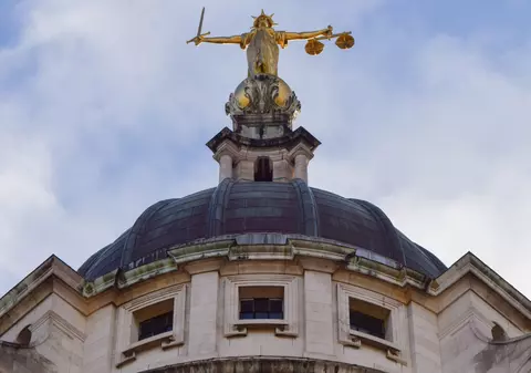 A început procesul românului din gruparea care filma proceduri de castrare umană și vindea imaginile extreme pe site-ul „Eunuch-maker”