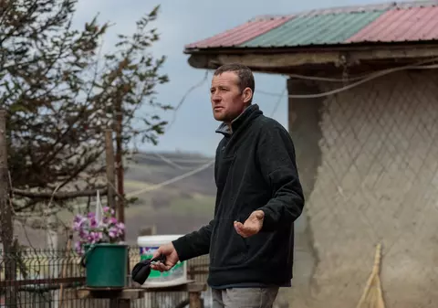 REPORTAJ După ce s-a aflat la un pas să fie asasinat de soacră și soție, Ghiță din Măscurei, Vaslui, se gândește să divorțeze: „Ce să facă și el, singurel, dacă ea nu mai vine!?”