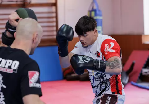 Ștefan Lobodă, tânărul care la 19 ani a adus aurul României la MMA: „Dacă aș putea, aș lua toți tinerii în sală să facă sport”