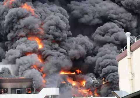 Incendiu puternic la o fabrică de armament din Berlin, unde sunt produse și sisteme de apărare livrate în Ucraina - VIDEO