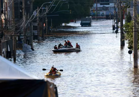 Un nou val de ploi torenţiale, aşteptat în Brazilia, unde inundațiile au făcut deja ravagii: peste 100 de morți, cartiere întregi sub ape