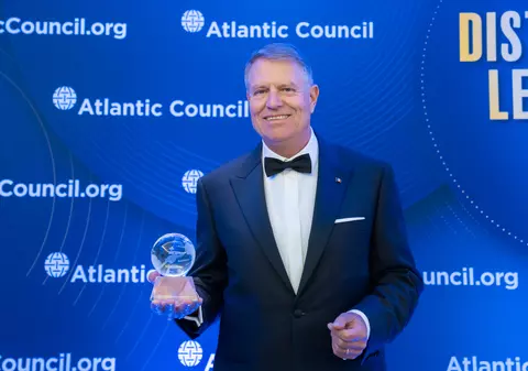Iohannis, primul șef de stat european care a primit premiul Distinguished International Leadership, acordat de Consiliul Atlantic: „SUA nu au un aliat mai bun decât România”