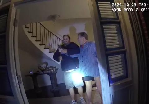 Bărbatul care l-a atacat acum doi ani pe soţul lui Nancy Pelosi, condamnat la 30 de ani de închisoare