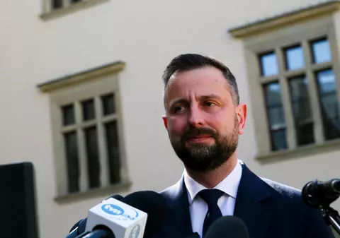 Ministrul polonez al apărării spune că are pregătit un „rucsac de urgenţă” în caz de război. Ce a băgat în el