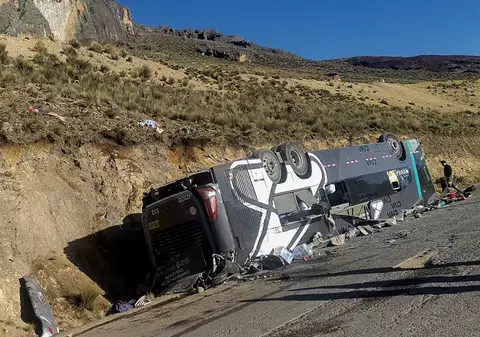 Cel puțin 16 persoane au murit în Peru, după ce un autocar s-a răsturnat într-o prăpastie
