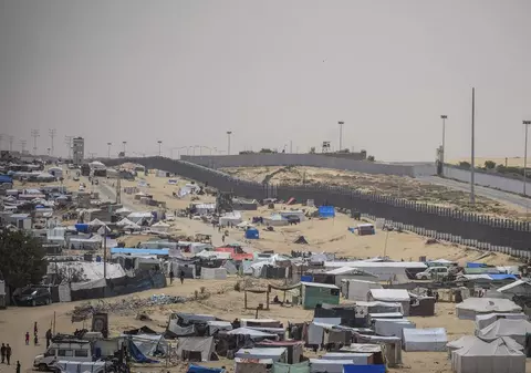 Armata israeliană le cere civililor să plece din Rafah, pregătindu-se să-şi extindă ofensiva