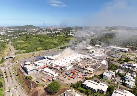 Violențele continuă în Noua Caledonie, în pofida vizitei lui Emmanuel Macron. Bilanțul a crescut la șapte morți
