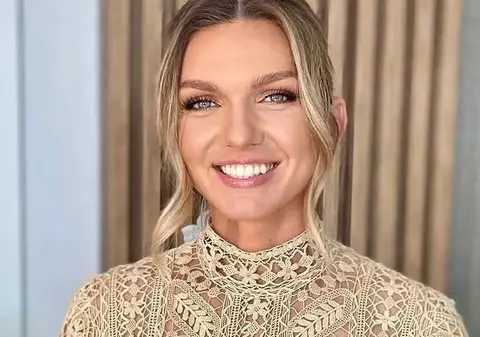 Cât a costat rochia purtată de Simona Halep la nunta lui Ianis Hagi. Cine a însoțit-o pe sportivă la eveniment