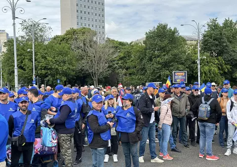 Val de greve și proteste înaintea alegerilor din 9 iunie. Cabinetul Ciolacu, acuzat de „discriminare salarială” inclusiv de aparatul de lucru al Guvernului