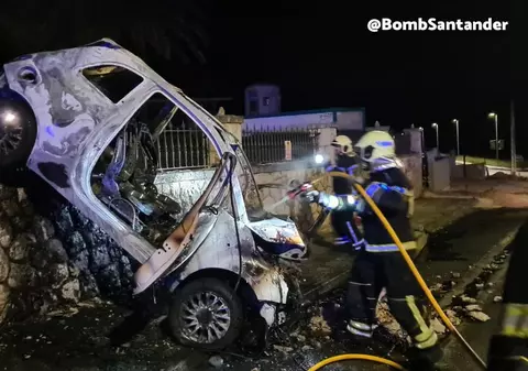 Româncă moartă în noaptea de Înviere, în mașina arsă complet pe o șosea din Spania