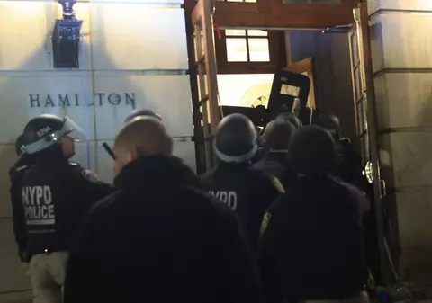 Poliția a intrat în forță în Universitatea Columbia din New York și a arestat zeci de persoane, după ce studenți pro-palestinieni au ocupat o clădire | VIDEO