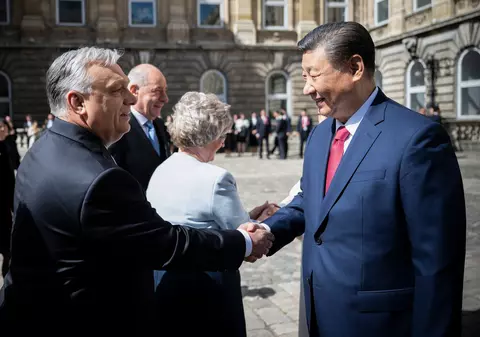 Xi Jinping, primit de Viktor Orban. Liderul chinez laudă relațiile sino-ungare: „O croazieră de aur”