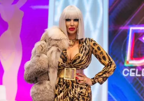 Imaginile cu Raluca Bădulescu au strâns peste 9.000 de aprecieri. Vedeta s-a pozat cu bustul la vedere. Cum arată la 49 de ani