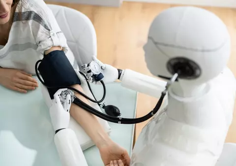 Care sunt cele mai sigure meserii în fața inteligenței artificiale, conform Google. Companiile trebuie să îmbunătățească productivitatea, nu să înlocuiască angajații