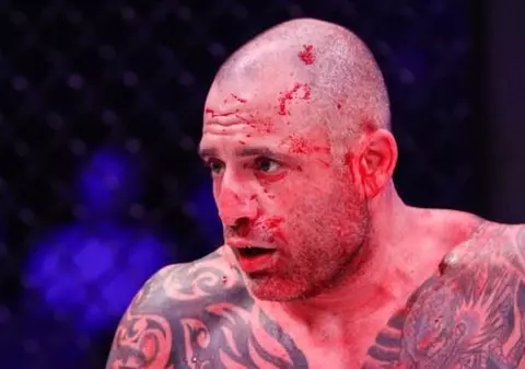 Un luptător israelian de MMA a supraviețuit unei tentative de asasinat, înaintea unei competiții din Ucraina, încuindu-se în podul hotelului. Cine l-a atacat | VIDEO