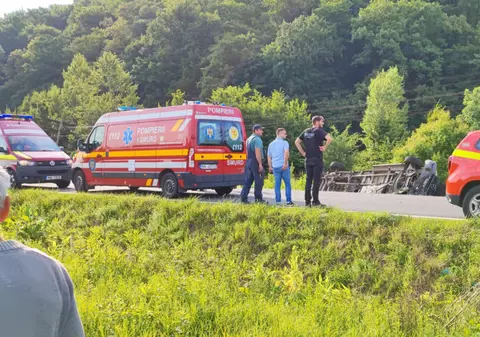 Accident cu șase victime în Jibou, în urma impactului dintre un microbuz și o mașină. A fost activat Planul roșu de intervenție