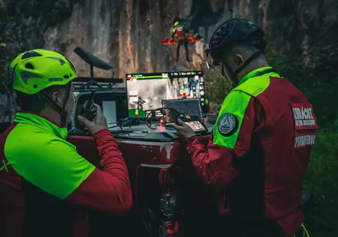 Trei persoane date dispărute în Munții Făgăraș, găsite de salvamontiștii din Brașov cu ajutorul dronelor cu termoviziune