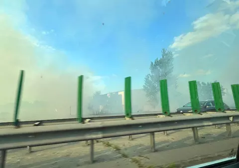 Circulația rutieră, reluată pe ambele sensuri ale Autostrăzii Soarelui. Incendiul de vegetație a provocat întârzieri mari pentru trenurile spre și dinspre Constanța