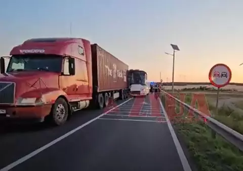Accident în județul Constanța, între un TIR și un autocar cu 57 de ucraineni la bord, majoritatea minori