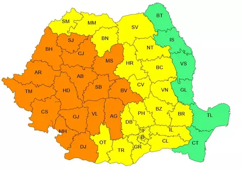 Alertă meteo pentru aproape toată țara. Cod portocaliu și galben de ploi torențiale și vijelii