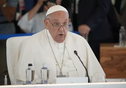 Papa Francisc spune, la summitul G7 din Italia, că oamenii nu trebuie să piardă controlul asupra Inteligenței Artificiale