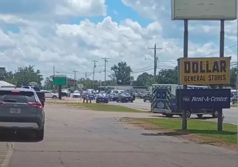 Atac armat într-un supermarket din Arkansas. Două persoane au fost ucise și alte șapte au fost rănite. Atacatorul, rănit grav și arestat