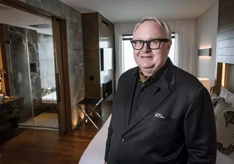 Motivul pentru care directorul resortului elvețian unde va avea loc conferința de pace pentru Ucraina trebuie să renunțe la noii săi ochelari