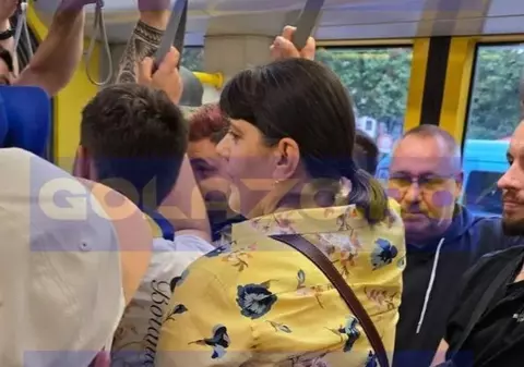 Laura Codruța Kovesi, surprinsă într-un tramvai din Köln, printre suporterii „naționalei”: „Am început să strigăm: «Kovesi! Kovesi!»”