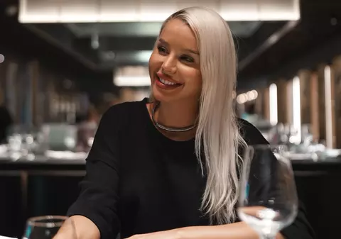 Carmen Grebenișan, surprinsă în ipostaze tandre alături de un bărbat după divorțul de Alex Militaru. N-a confirmat că are un nou iubit